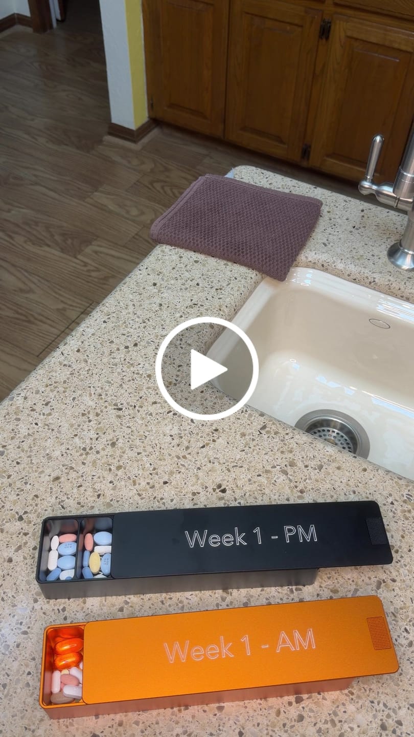 Customer video review of Weekly Case