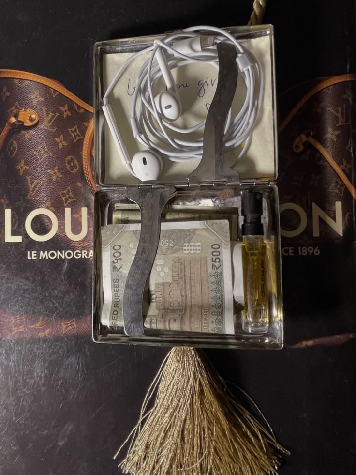 Customer photo review of Metal Wallet Case