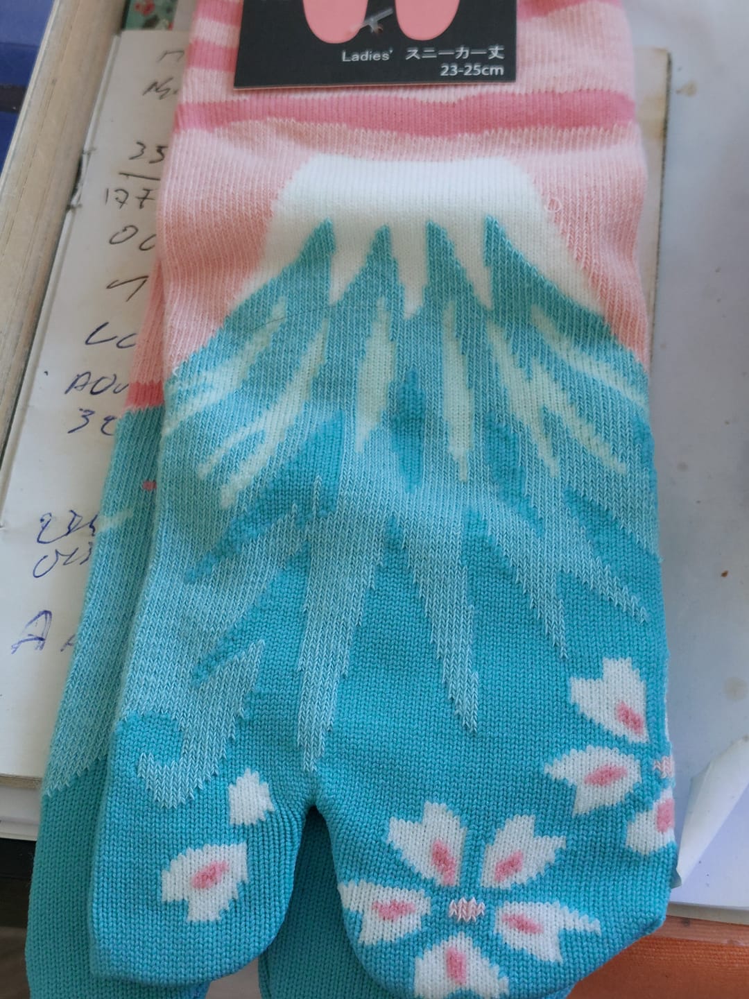Customer photo review of Chaussettes Tabi Sakura