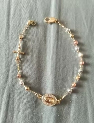 Customer photo review of Pulsera de la Virgen María con Cruz