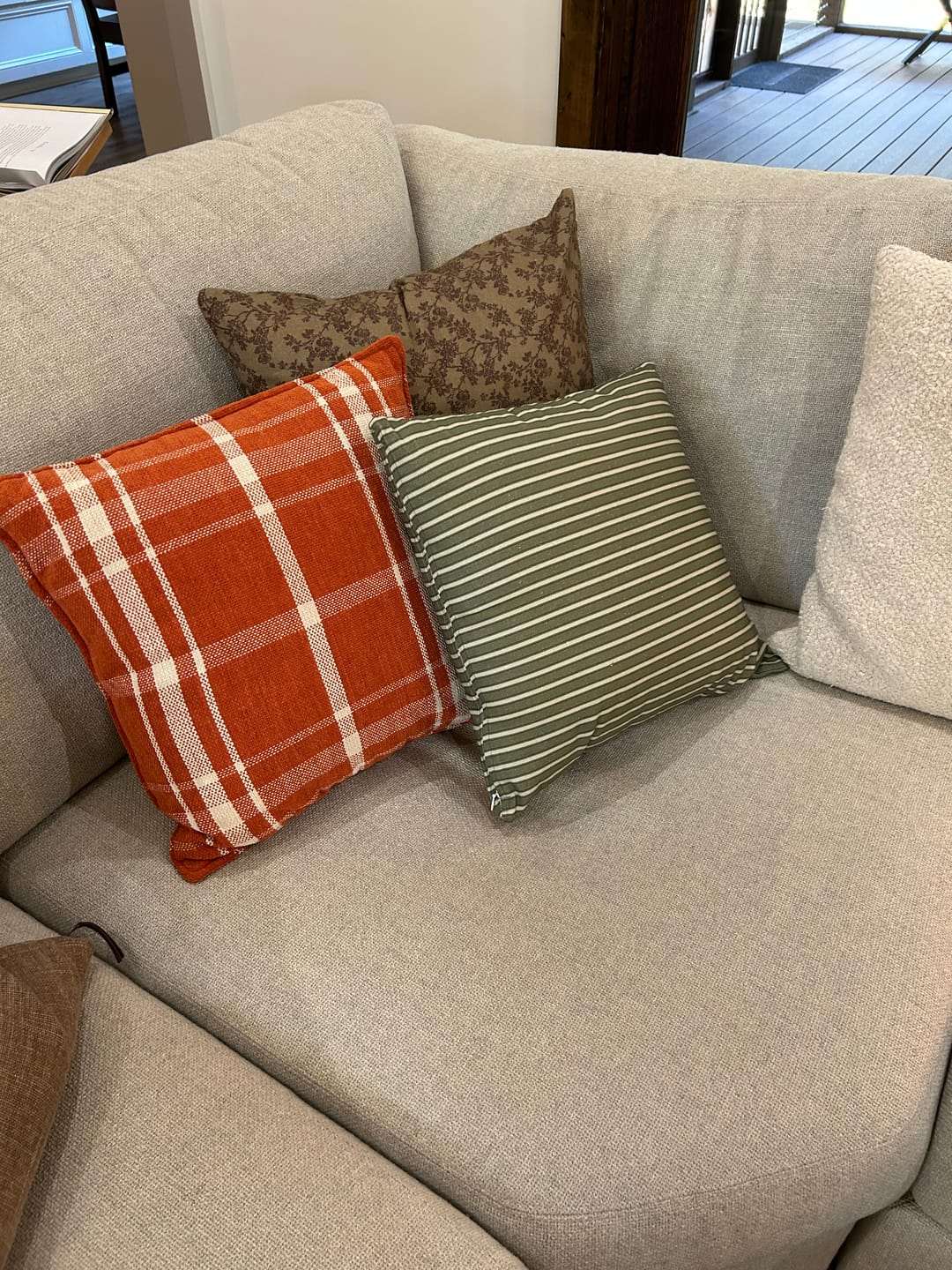 Customer photo review of Beck - 18" | 22" | 12x20"