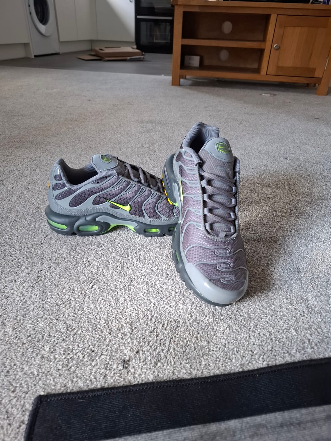 Customer photo review of Nike Air Max Plus 'Smoke Grey Volt'