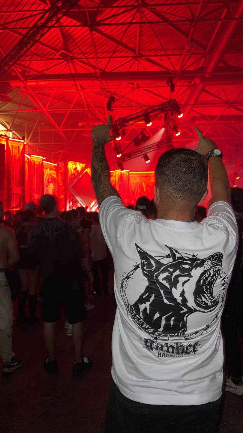 Customer photo review of Gabber - T-shirt