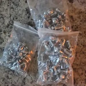 Customer photo review of Fissaggio Resistente Rivetti a Dado in Acciaio Zincato