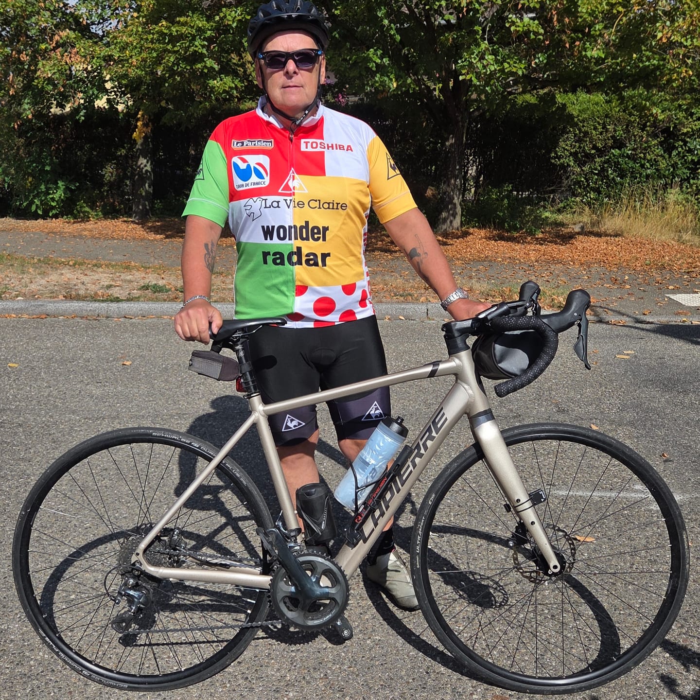 Customer photo review of wonder radar Retro Short Sleeve Cycling Kits
