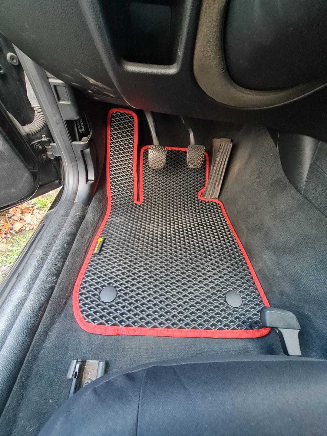 Customer photo review of Auto Fußmatten nach Maß - Vorne