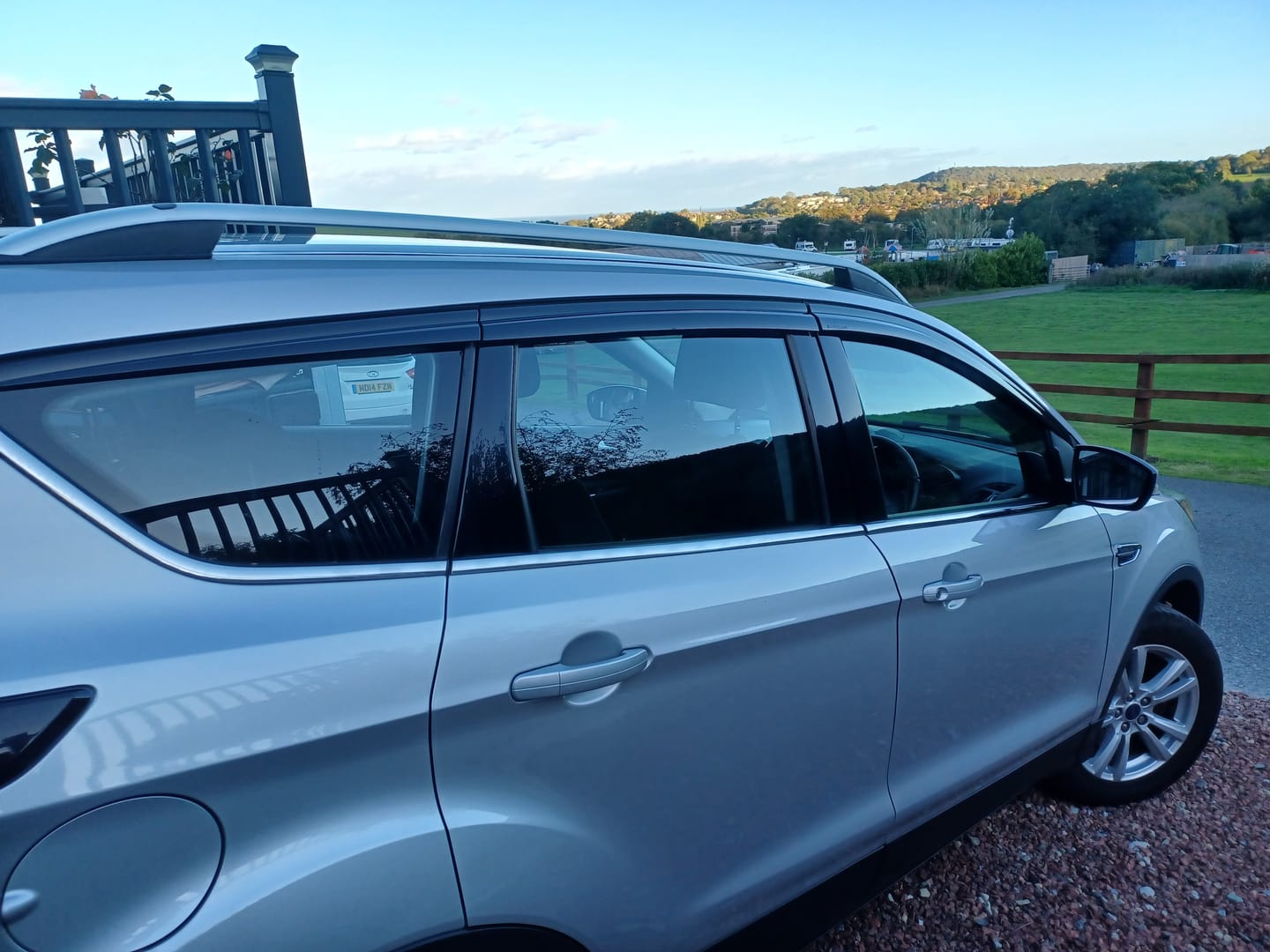 Customer photo review of Auto Clover Wind Deflectors Set for Ford Kuga 2012 - 2019 (6 pieces)