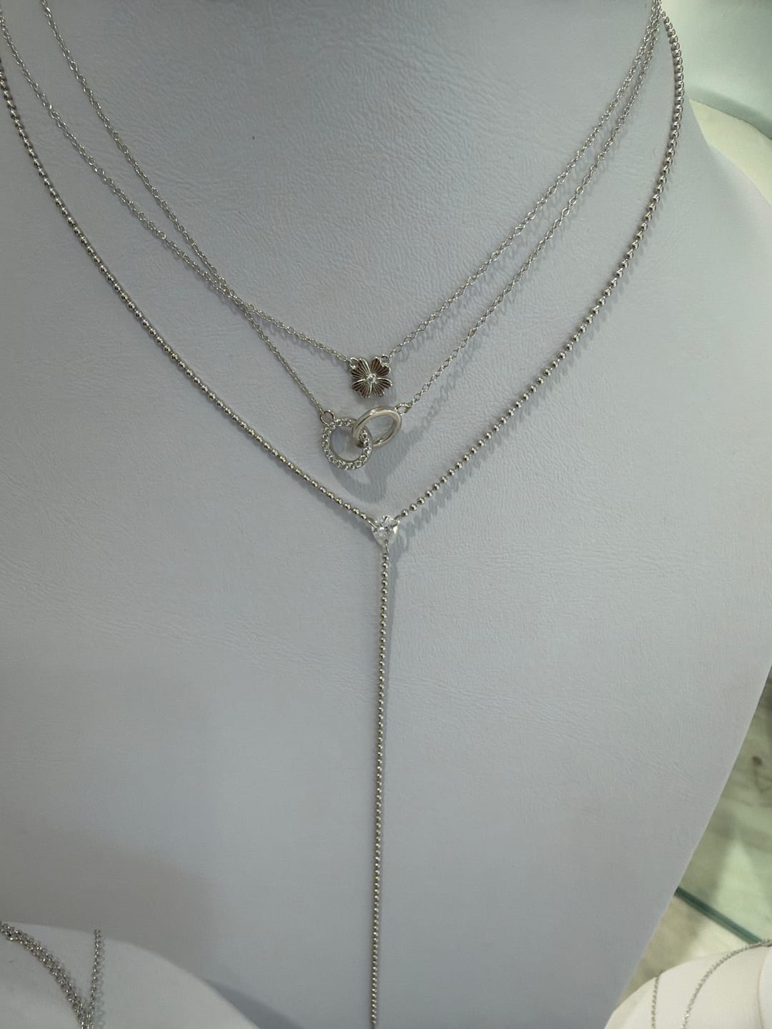 Customer photo review of Choker Bolitas Piedra Natural 12 mm