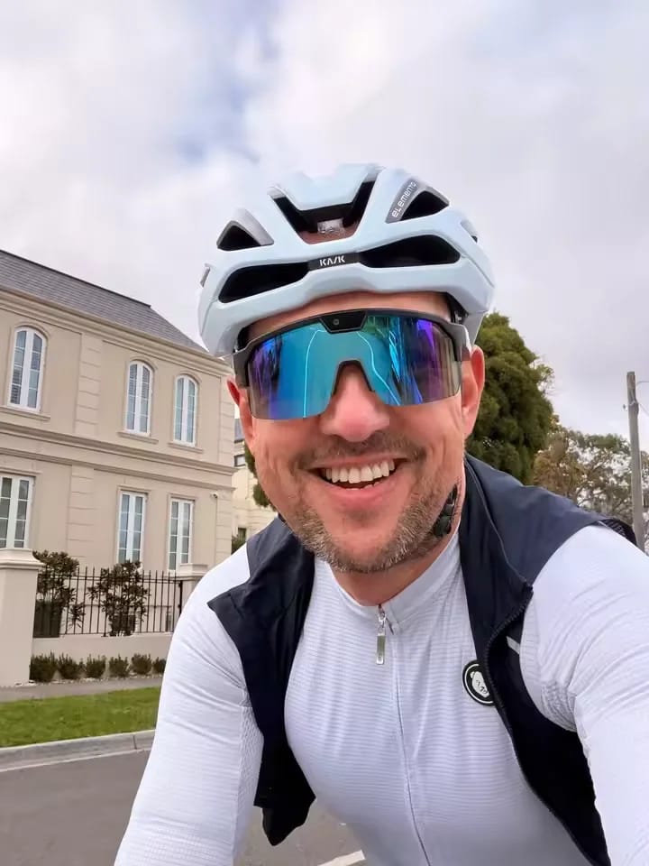 Customer photo review of VYRON® DIAVLO - Cyan Abyss