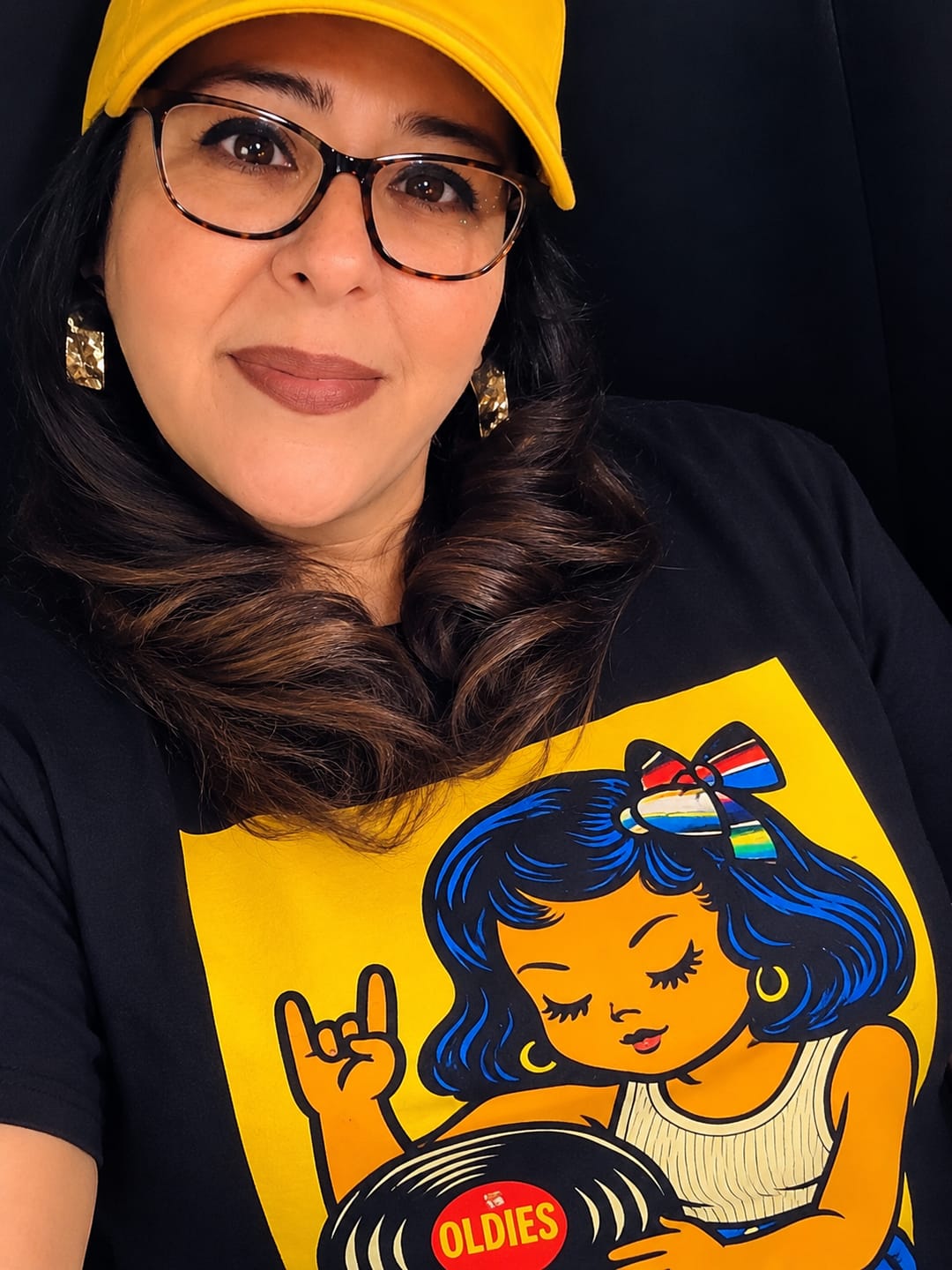 Customer photo review of Puro Oldies Lil Chingona T-Shirt