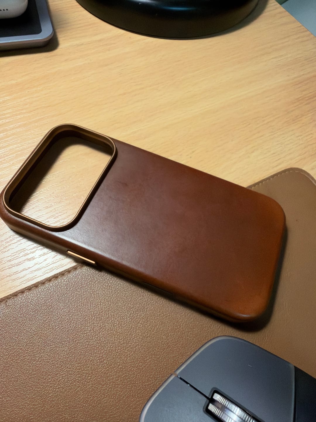 Customer photo review of iPhone 18 Pro Leather Case - MagSafe - Dark Brown