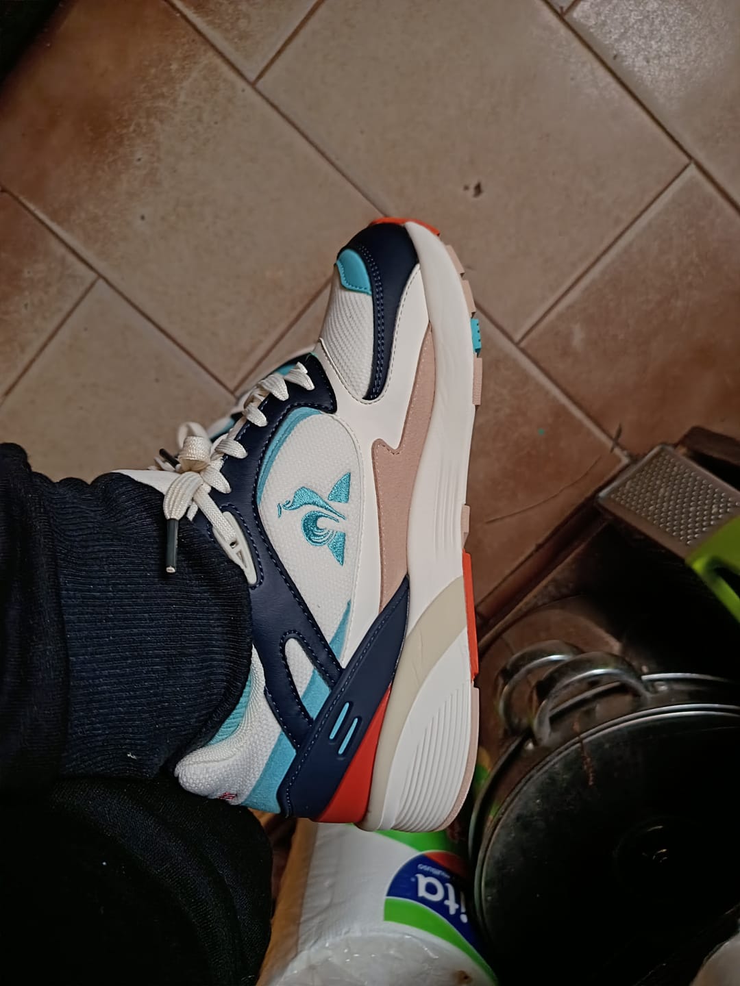 Customer photo review of Zapatillas Le Coq Sportif R1100 Pop Blanco Azul Celeste
