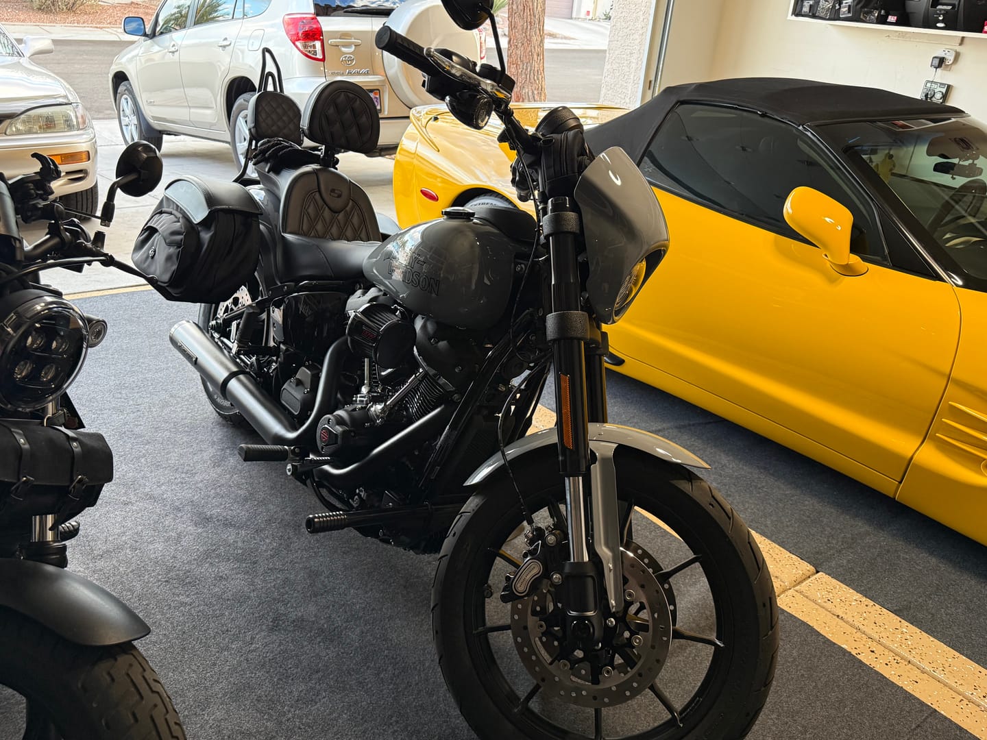 Customer photo review of 60L - Stealth XL Quick Mount Saddlebags for 2025+ Harley Softail Low Rider S FXLRS
