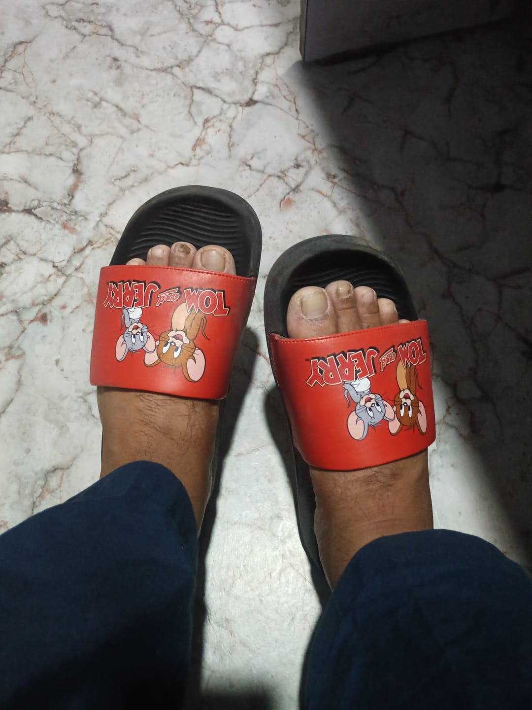 Customer photo review of Chase Never Ends – Tom & Jerry Slides for Men