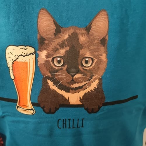 Customer photo review of Camiseta personalizada - Cerveza & Miau