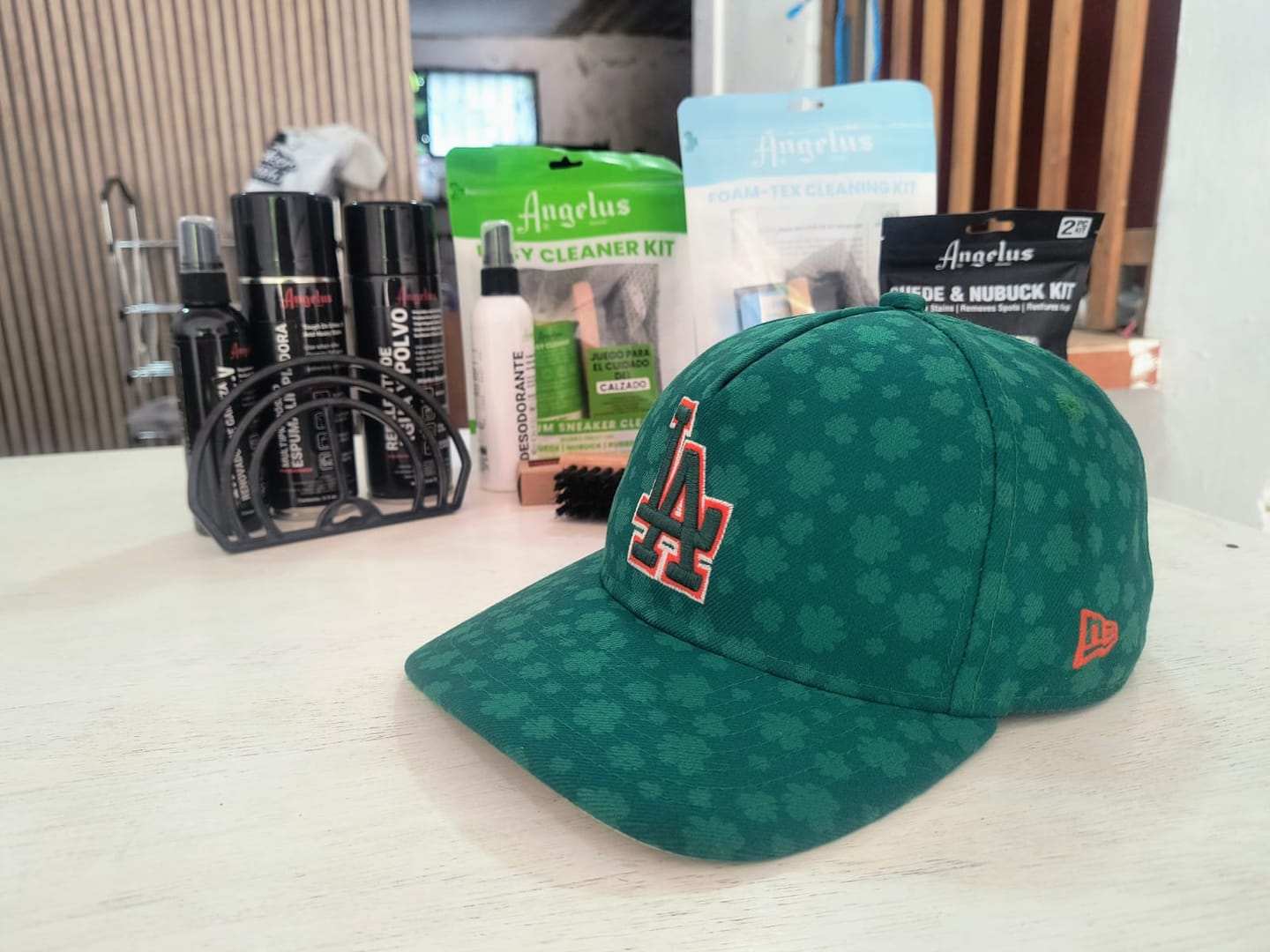 Customer photo review of CURSO EN LÍNEA DE LIMPIEZA PROFESIONAL DE TENIS + KIT DE PRODUCTOS ANGELUS