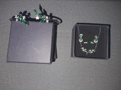 Customer photo review of Eloise’s Emerald Shine
