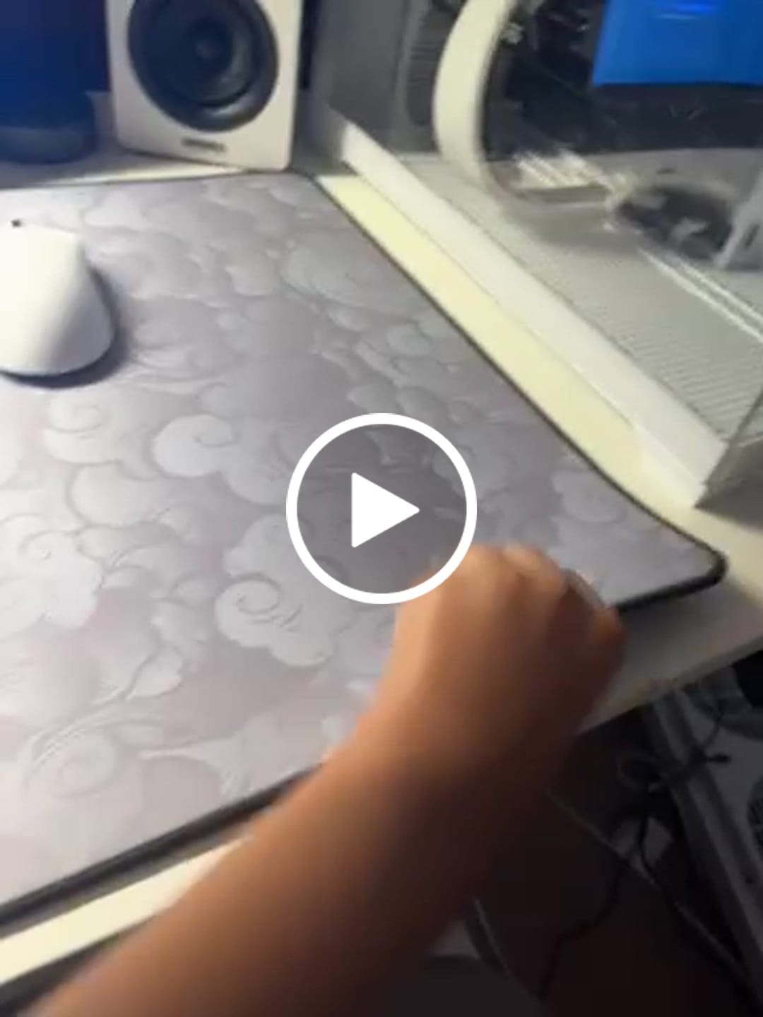 Customer video review of Cloud White | Mousepad
