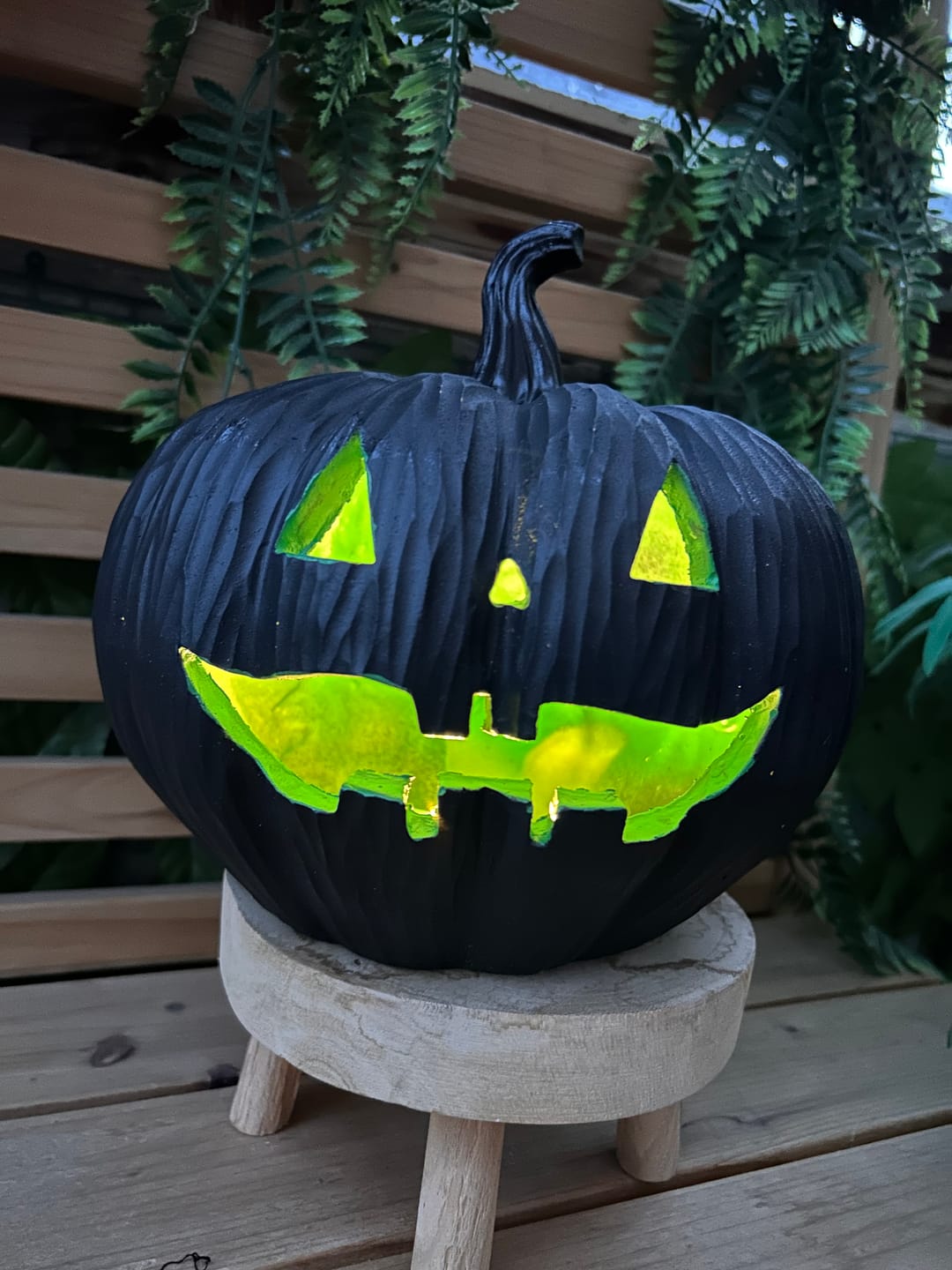 Customer photo review of Schwarzer LED Kürbis mit grünem Licht – Halloween Dekoration