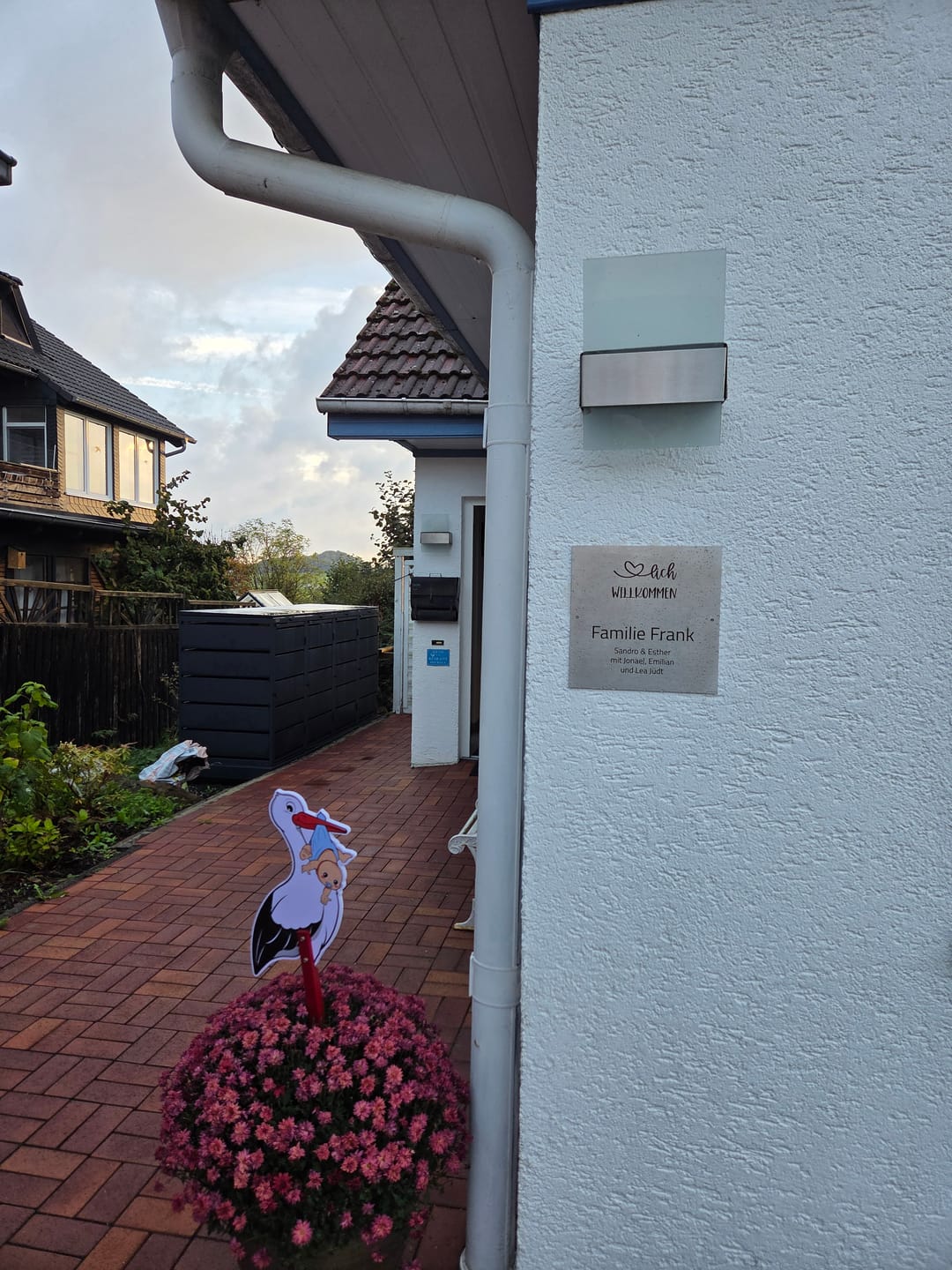 Customer photo review of V2A Edelstahl Schild personalisiert – Hausnummer, Name oder Firmenschild bis 60 cm