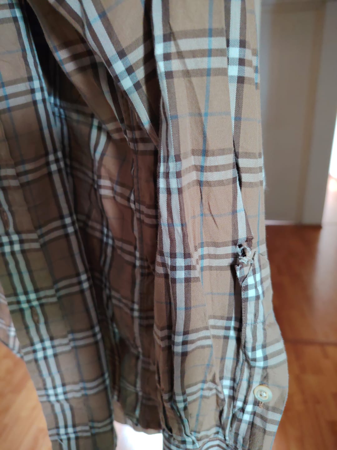 Customer photo review of Camisa Burberry Chico S Cafe Y Blanco Cuadro