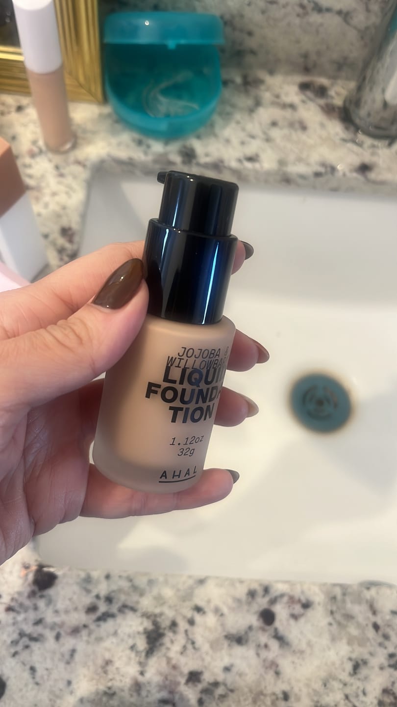 Customer photo review of 01 Liquid Foundation / Maquillaje Líquido 01