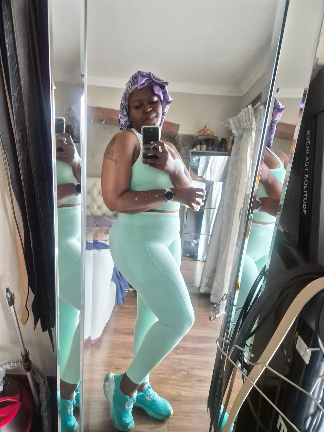 Customer photo review of Women's V-shaped High Waist Pocket Gym Leggings