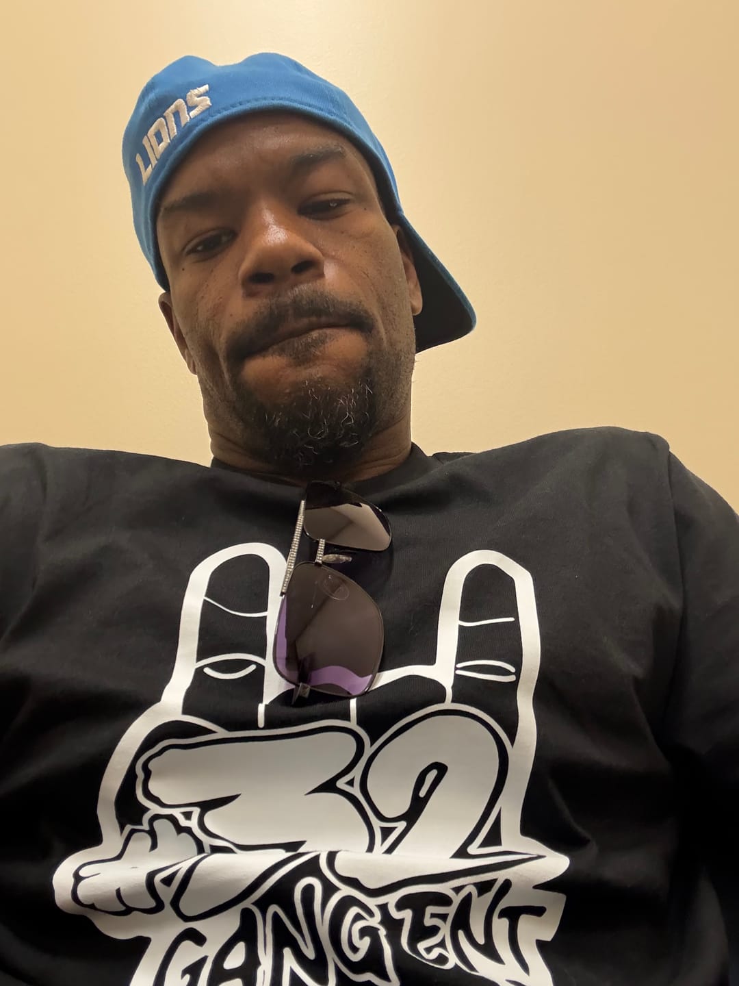 Customer photo review of 32 GANG BUDGET TEE