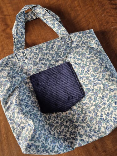 Customer's Jumbo Washed Corduroy Fabric used as a dark blue pocket on a floral print tote bag.