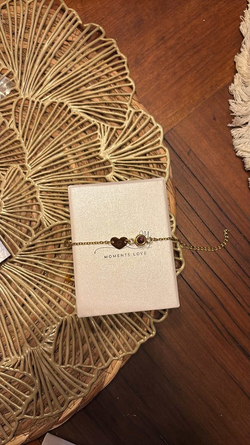 Customer photo review of Pulsera de Corazón con Inicial y Foto de Proyección