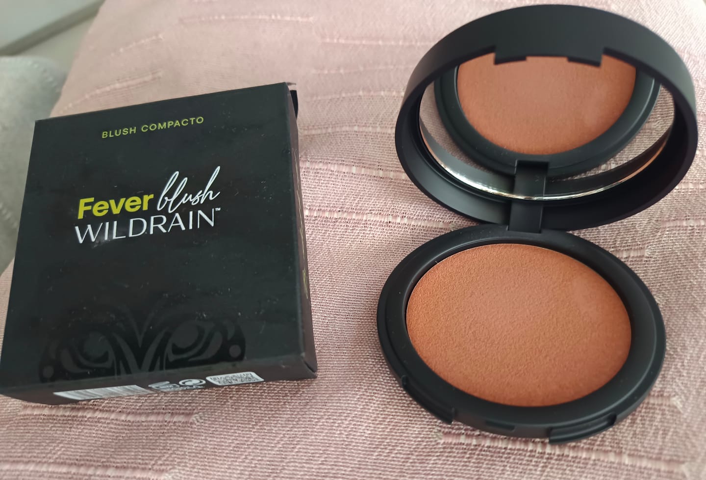 Customer photo review of Blush compacto con tratamiento Terracota Fever