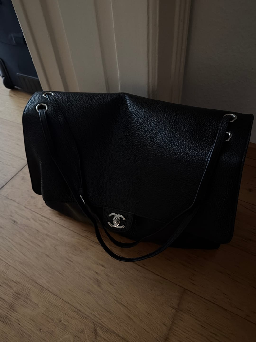 Customer photo review of Chanel 2026 Maxi Flap Bag 38.5cm Black Calfskin
