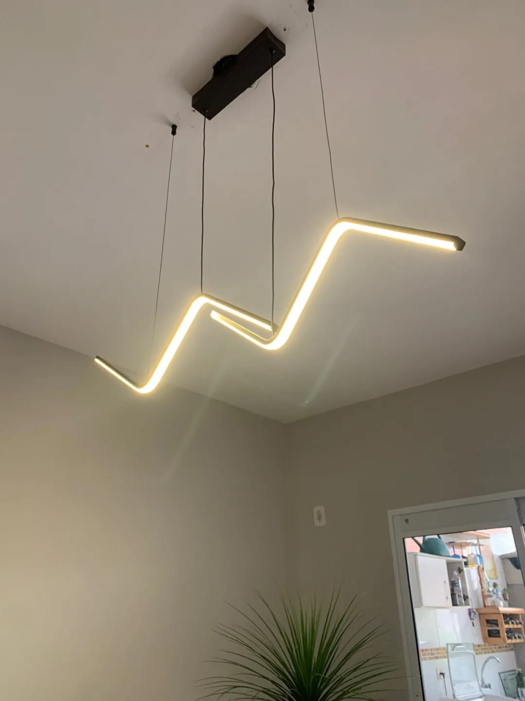 Customer photo review of Zig-Zag Pendant Light, Aluminium Bar, 45–90 cm, Integrated LED