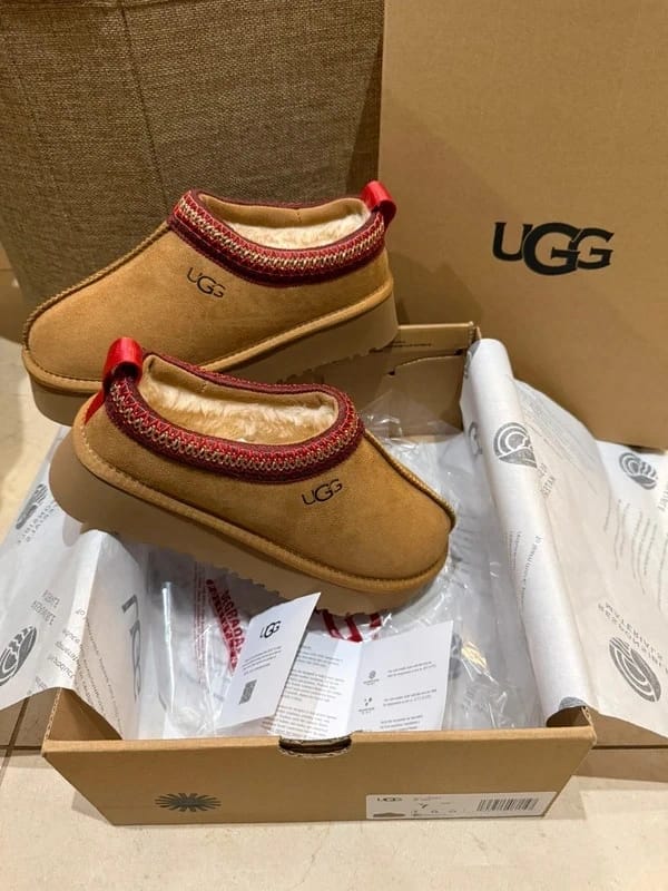 Customer photo review of UGG Tazz II