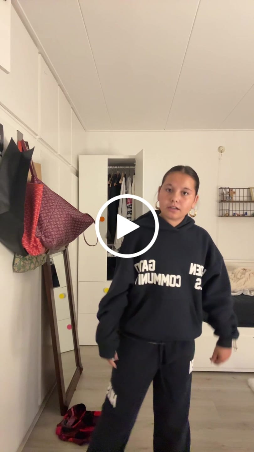 Customer video review of GATED COMMUNITY HOODIE NAVY