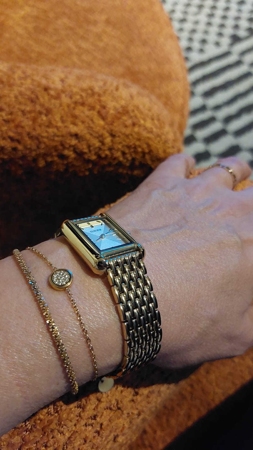 Customer photo review of Olivia Gold White