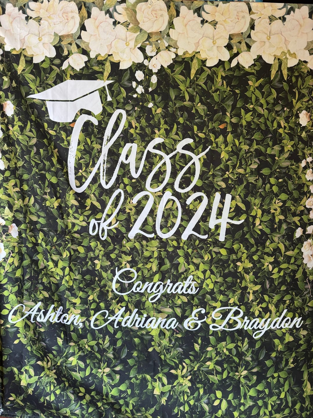 Customer photo review of Class of 2025 Grass Wall Graduation Backdrop Fabric Hedge Wall Grad Party Decor Congrats Grad High School Prom Banner College Grad Sign