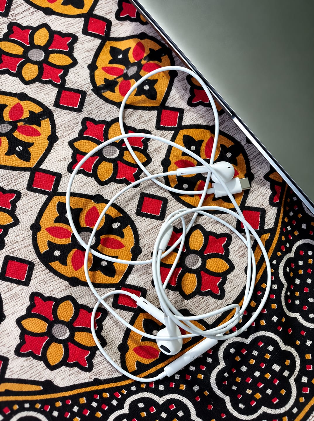 Customer photo review of EarPods (USB-C) Wired Headset