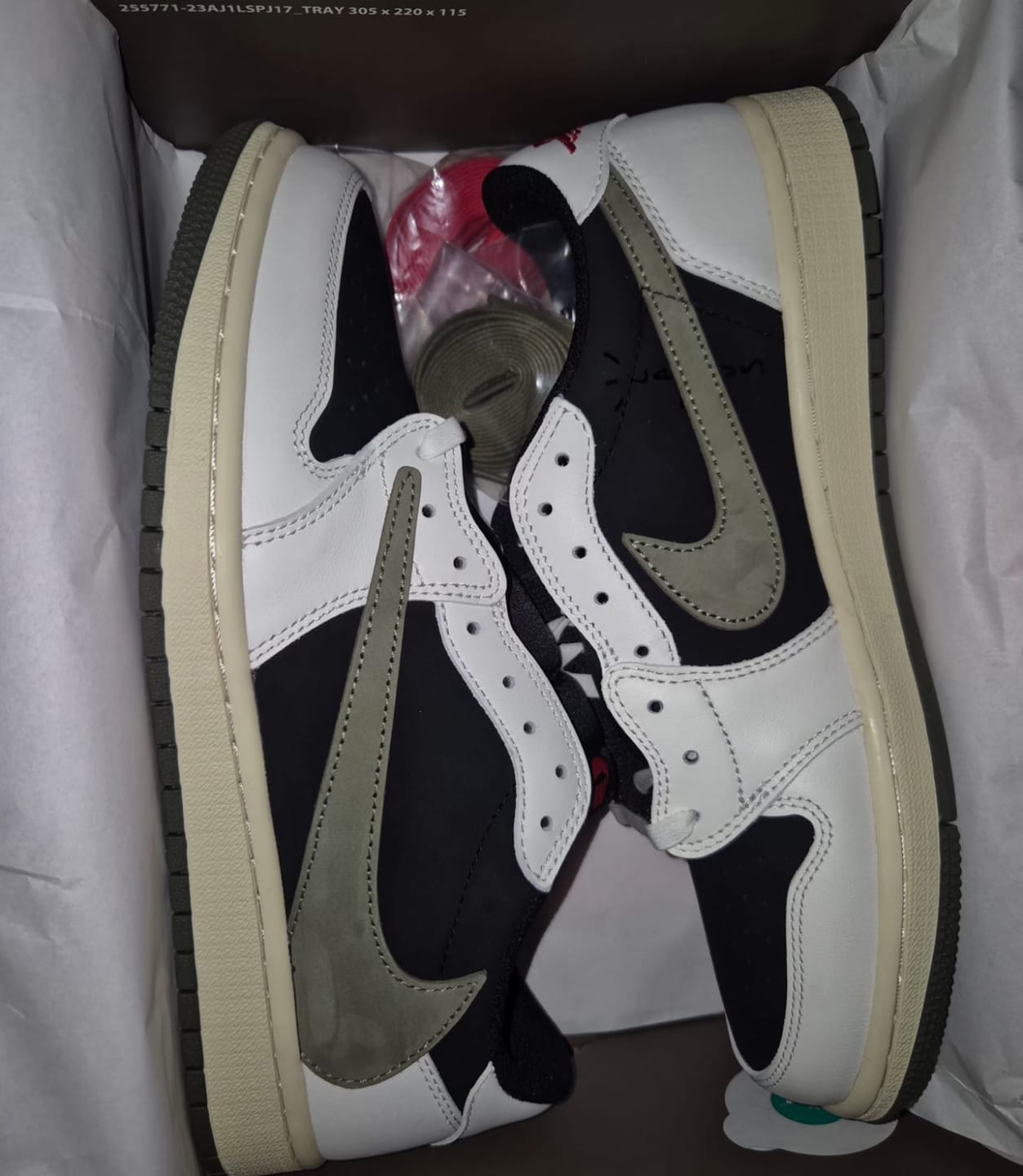 Customer photo review of Tenis Travis Low Olive Importado
