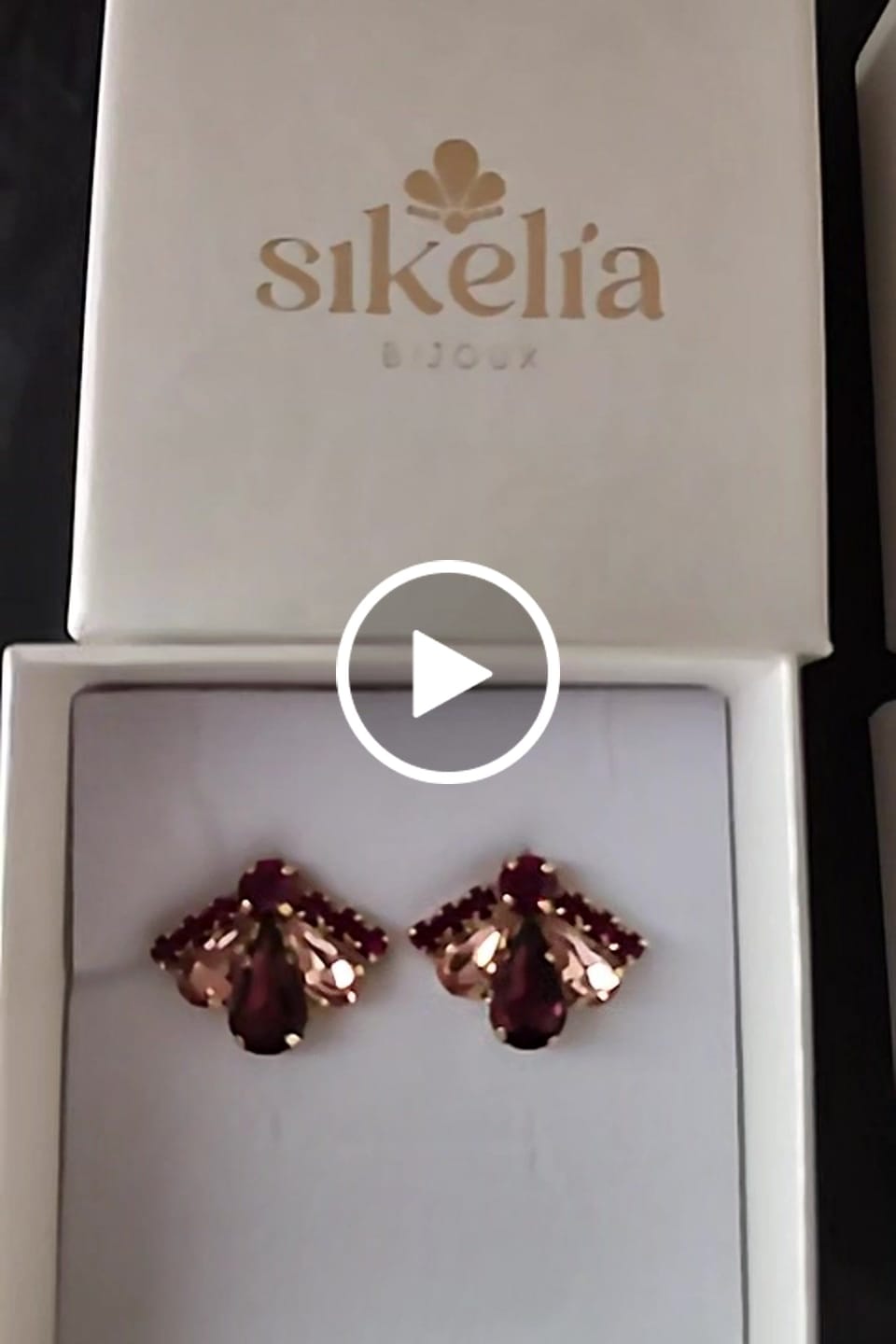 Customer video review of Che Duci - Vinaccio (Orecchini in Acciaio Inossidabile)