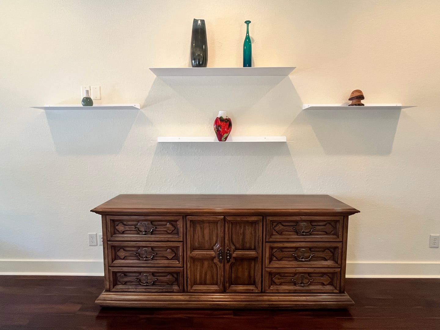 Customer photo review of Modern Metal Floating Shelf - Minimalist Wall Storage & Display