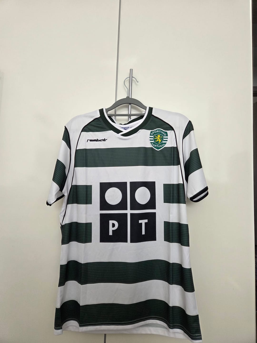 Customer photo review of Sporting CP Lisbon Cristiano Ronaldo Number 28 Vintage Jersey Trikot