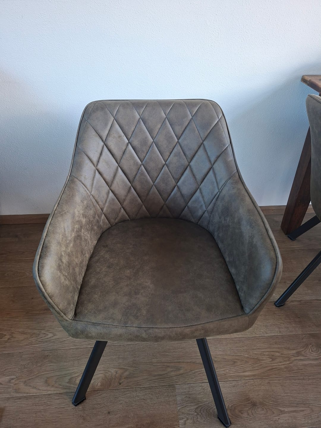 Customer photo review of Brione Draaibare Eetkamerstoel - Groen