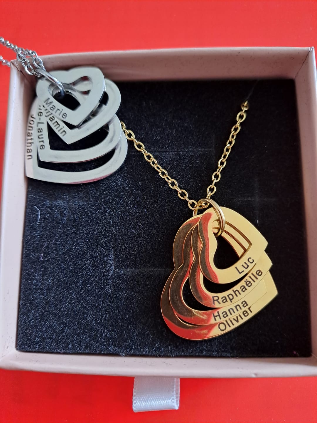 Customer photo review of Collier avec cœurs personnalisés