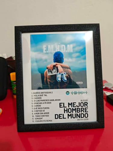Customer's framed EL MEJOR HOMBRE DEL MUNDO poster featuring a music tracklist and an artistic graphic design.