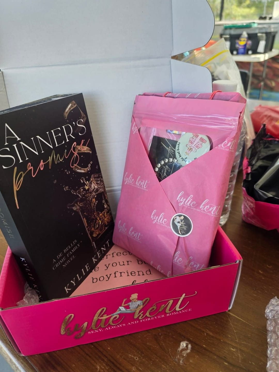 Customer photo review of AD ON ONLY - Imperfect - just like your book boyfriend, but still perfect 😉