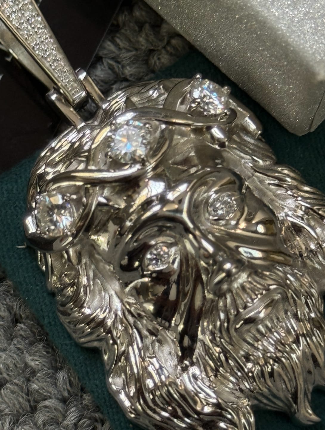 Customer photo review of Religious VVS Moissanite Jesus Pendant