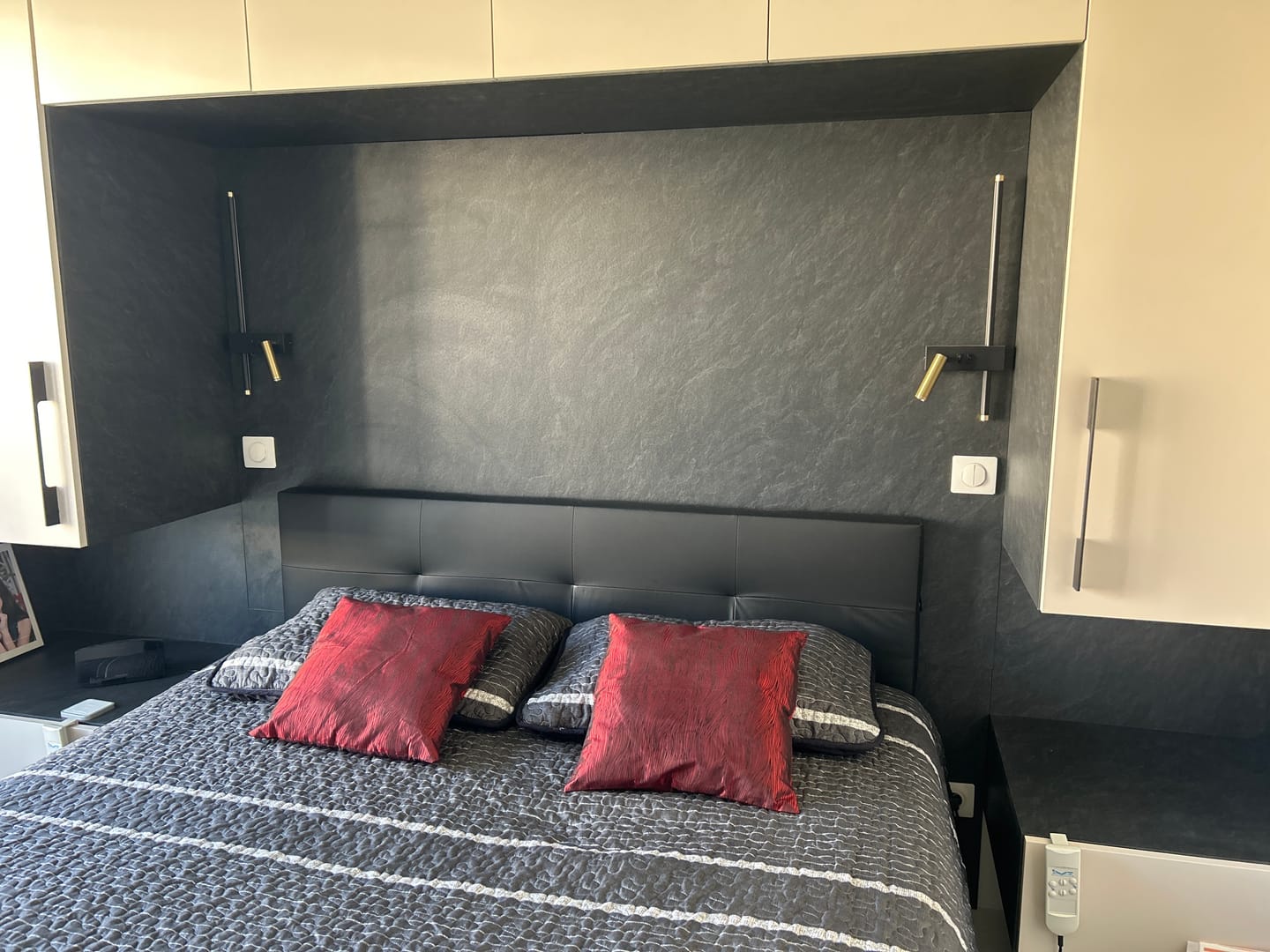 Customer photo review of Applique murale LED & liseuse intégrée | Design asymétrique gauche/droite