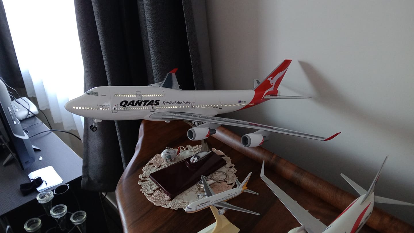 Customer photo review of Qantas Boeing 747-400 1:150 Scale