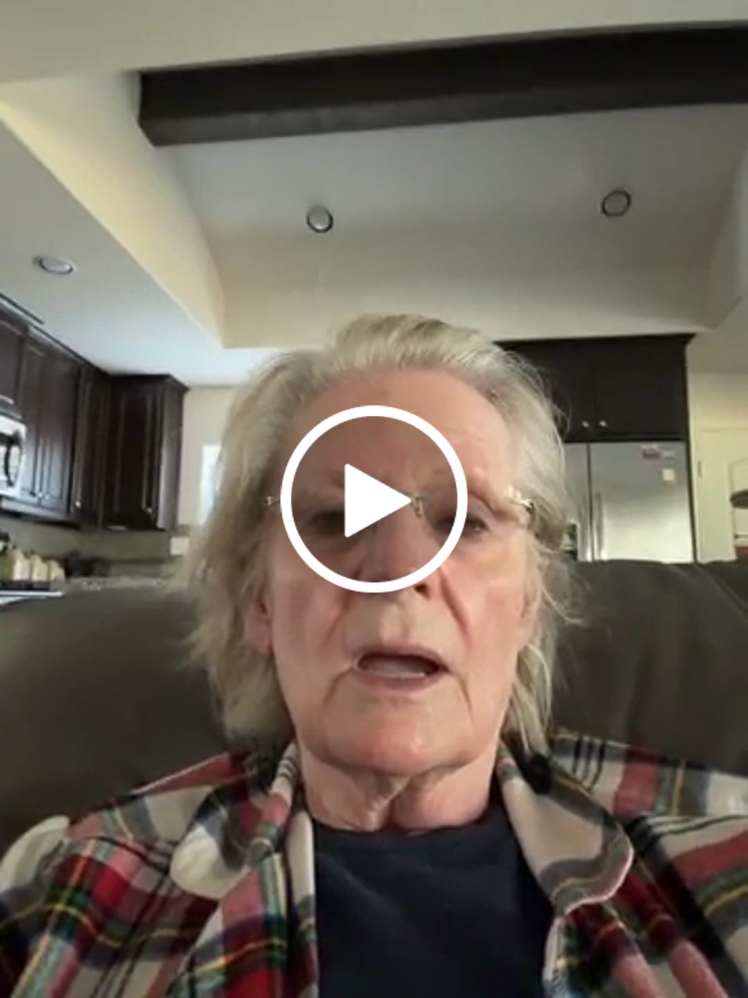 Customer video review of Cyperus Rotundus Oil